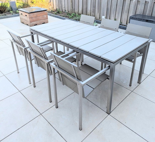 Set da giardino Tribu.

Tavolo con 6 sedie.