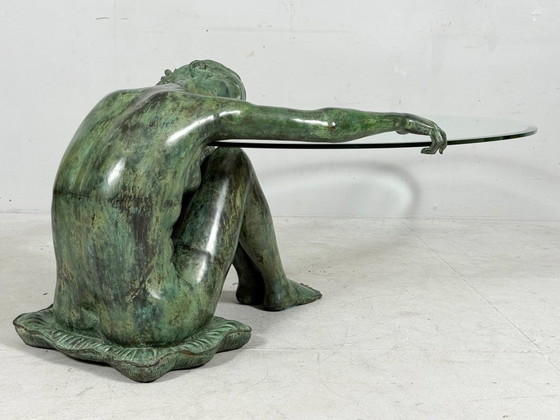 Image 1 of Mesa auxiliar/de centro escultórica con escultura de una mujer desnuda, bronce, Francia, década de 1980.