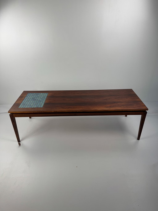 Table basse Bramin en palissandre avec incrustations de carreaux de céramique – Datée du 27 septembre 1967