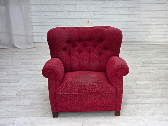Image 1 of Poltrona relax danese, anni '50, tessuto rosso, gambe in legno di frassino.