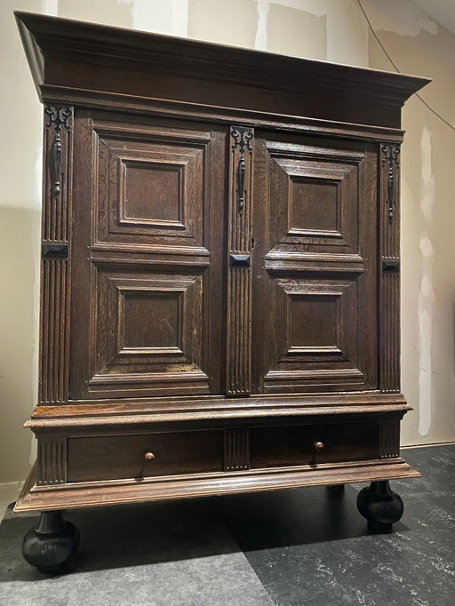 Antico armadio portabiancheria vintage, inizio XIX secolo