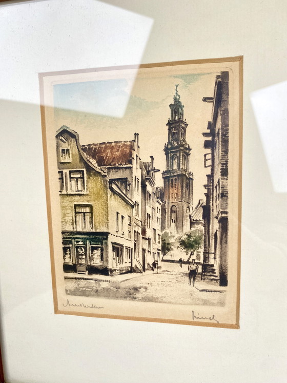 Image 1 of Kleine Vintage Kunstdruk van Amsterdam Westertoren en Grachtenpanden in Houten Vintage Lijst - Traditioneel Amsterdams Kunstwerk