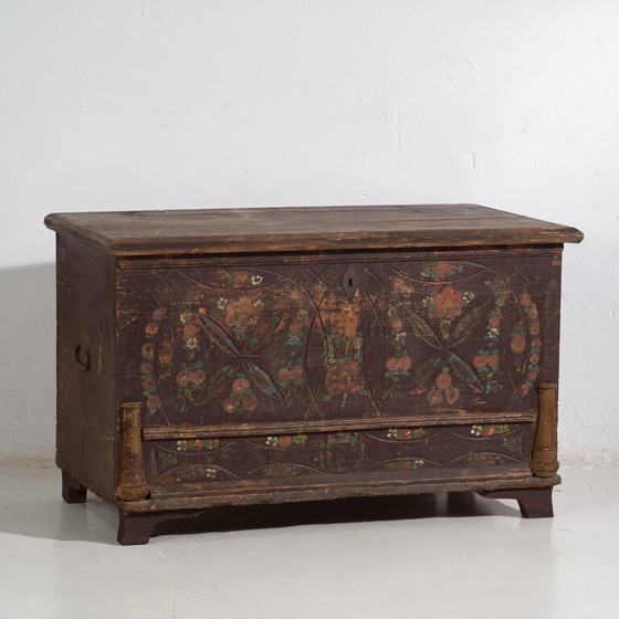Antique bridal chest with carved vegetal decoration (c.1820) #10 – Chest of drawers (photo 7 of 40)