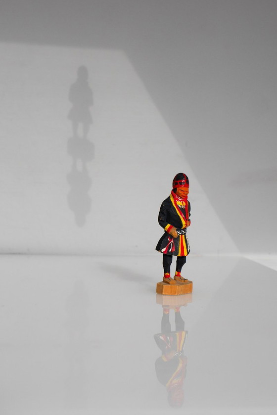 Skandinavische traditionelle handgeschnitzte samische Figur aus der Mitte des 20. Jahrhunderts von Georg (photo 4 of 17)