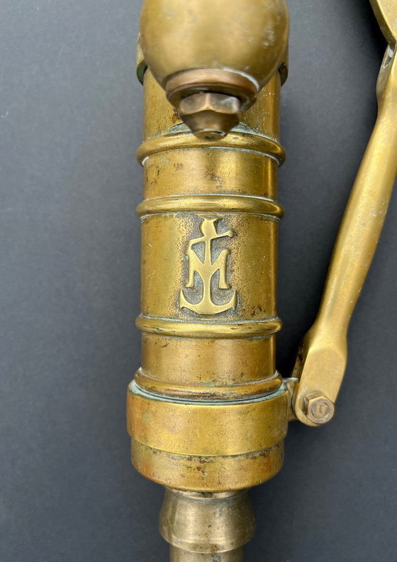 Image 1 of Massive Marine-Handpumpe aus Messing