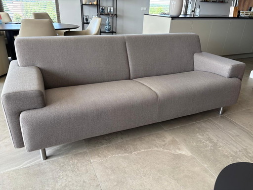 Cloak sand design bank van Nederlandse  topontwerper Hans Daalder met hocker.