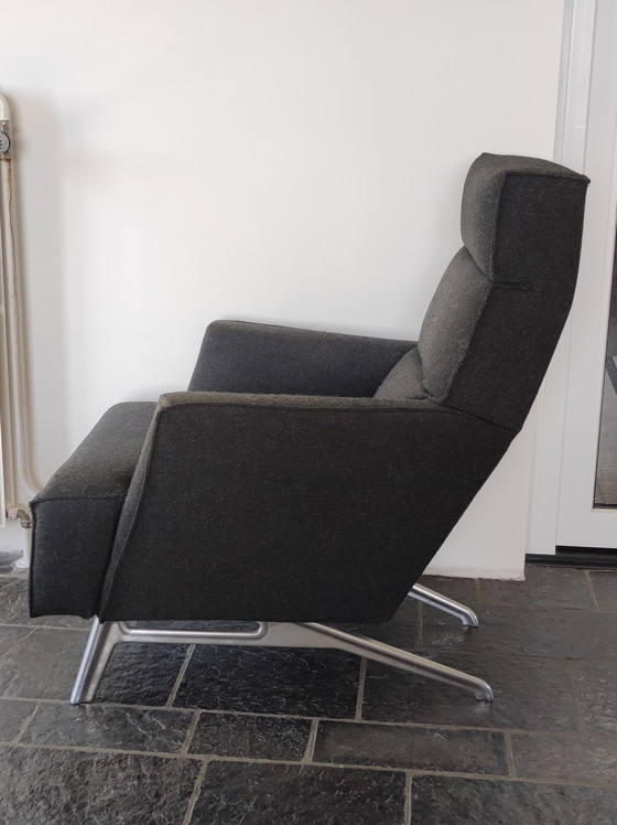 Image 1 of Modèle en stock, fauteuil Solo avec repose-pieds.