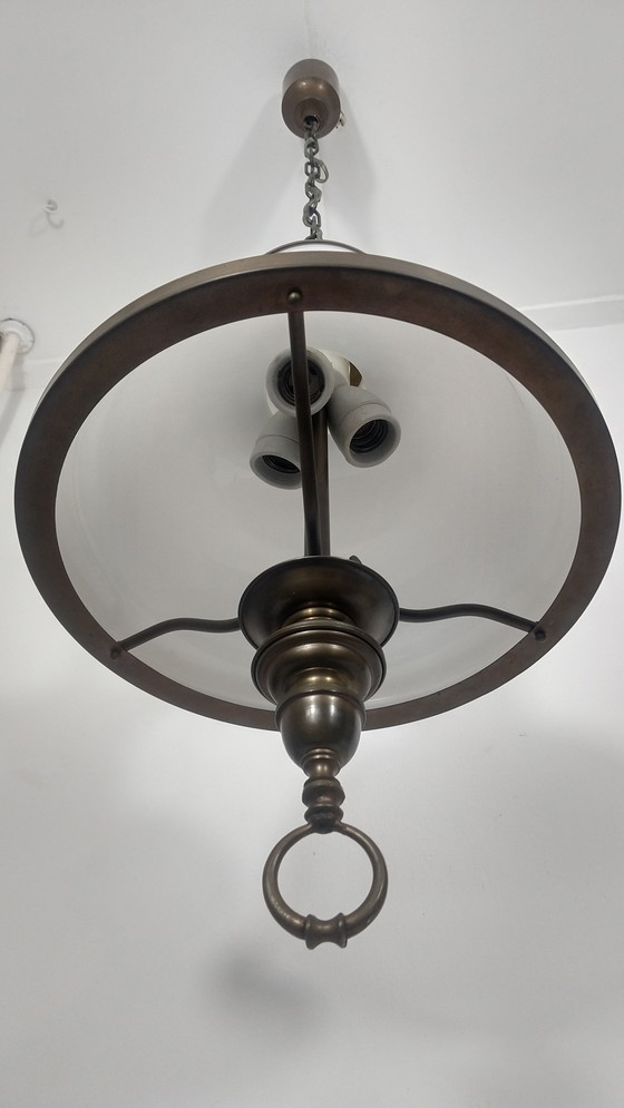Image 1 of Lampada a sospensione vintage in vetro opalino con ottone e 3 attacchi (anni '60/'70)
