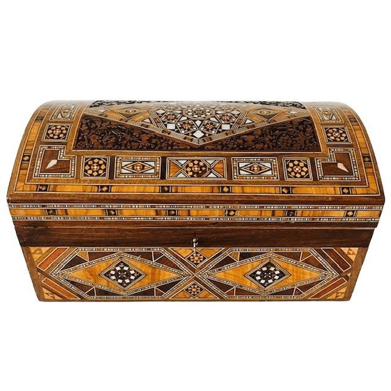 Image 1 of Vintage XL Khatam geometrische houten sieradendoos met slot parelmoer inlegwerk hout 1970's