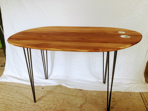 Organisch notenhouten bureau Eefwooddesign 