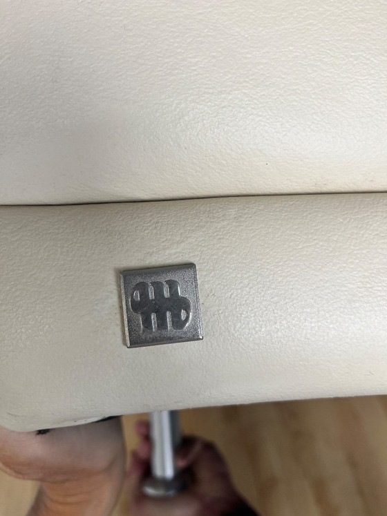 Crèmekleurige leren bank van kwaliteitsmerk Musterring – 3-5 zitsbanken, Leather, Metal (photo 5 of 5)