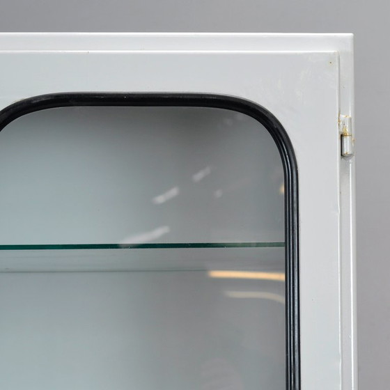 Image 1 of Armoire médicale vintage, années 1970