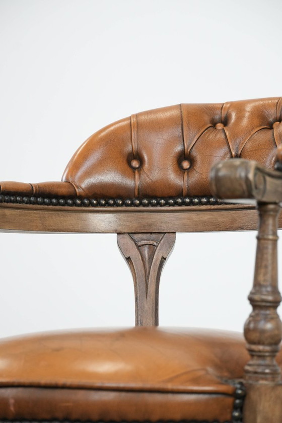 Image 1 of Sedia da ufficio Chesterfield in pelle in stile inglese con ruote