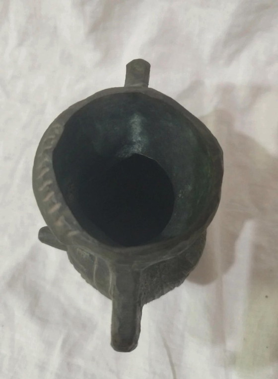 Image 1 of Vase en bronze représentant une figure expressionniste