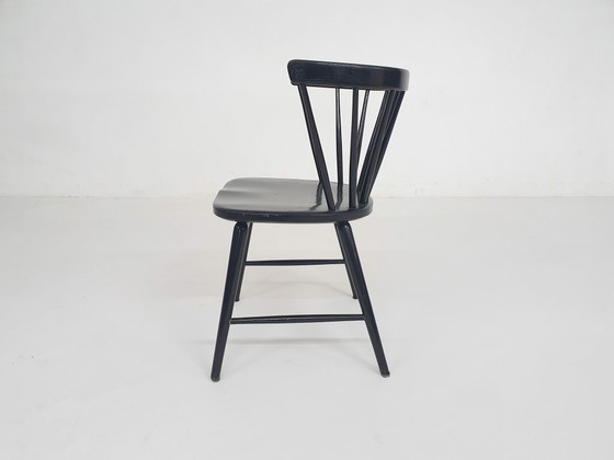 Image 1 of Chaise de salle à manger à dossier à fuseaux noirs, attribuée à Nesto, Danemark, années 1960