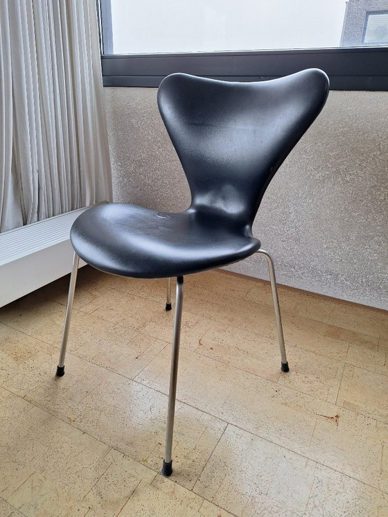 Image 1 of 4 x vintage Fritz Hansen butterfly chair black leatherette