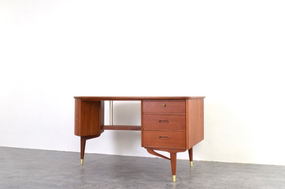 Image 1 of Bureau van organisch teakhout uit het midden van de 20e eeuw van Sola Møbler, jaren 60.