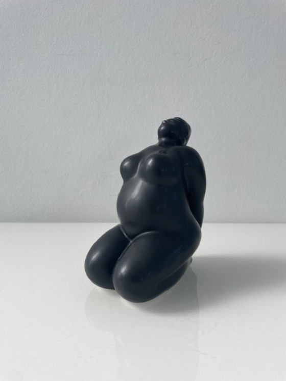 Image 1 of Set di 2 statuette femminili moderne in ceramica nera opaca