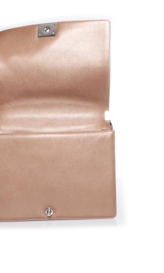Image 1 of Chanel, große Boy Bag aus metallisch glänzendem Leder
