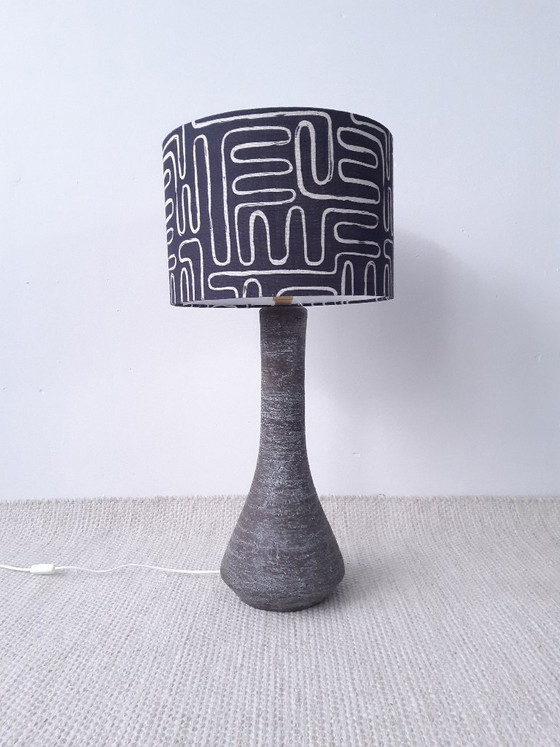 Image 1 of Vintage brutalist vloerlamp, bruin met turquoise lampvoet van chamotte klei met nieuwe handgemaakte lampenkap