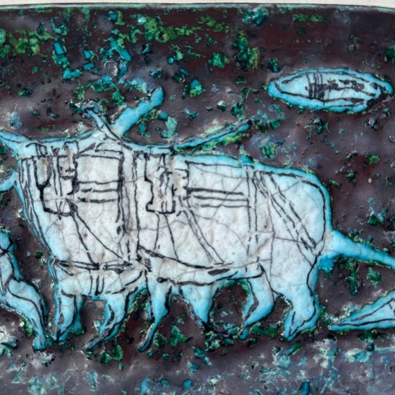 Image 1 of Piatto scultoreo in ceramica con scena di buoi - Studio Titano, San Marino, 1960