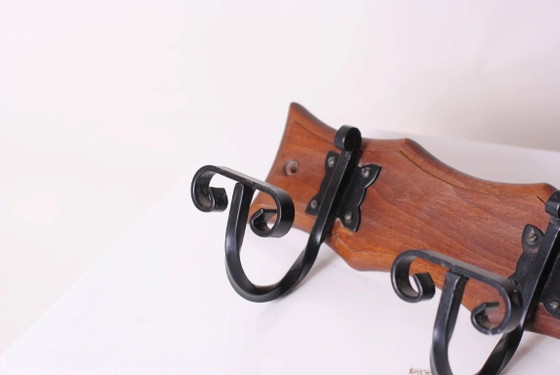 Image 1 of portes manteau en bois et fer forgé, lot de deux