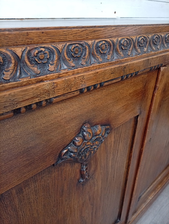 Image 1 of Armario antiguo con pedestal y cajones.