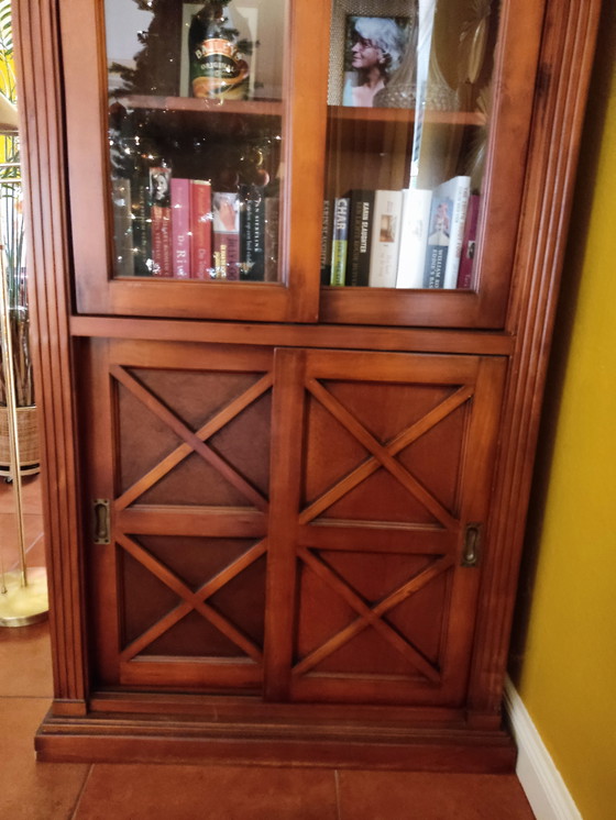 Image 1 of Mobile alto in legno massello di ciliegio con atmosfera