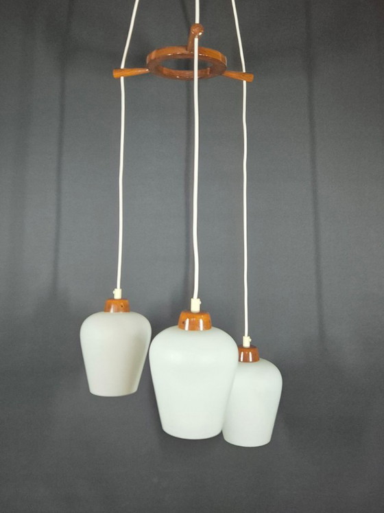 Image 1 of Lampada a sospensione vintage - Teak e vetro opalino - Anni '70