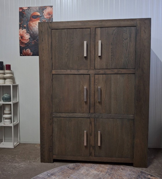 Image 1 of Robuster Aufbewahrungsschrank aus massiver Eiche, neu