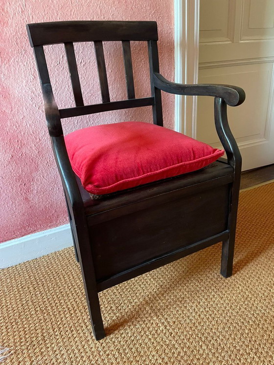 Image 1 of Schöner alter Sessel (Kommode)