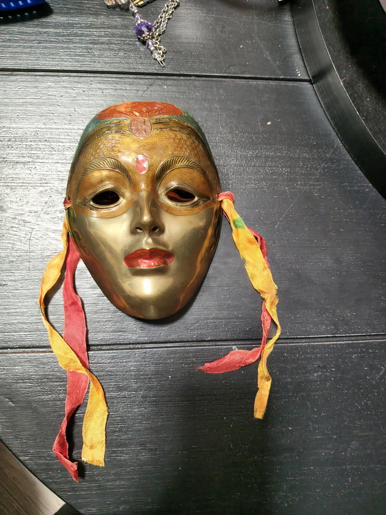 Image 1 of Máscara tibetana de latón pintada a mano