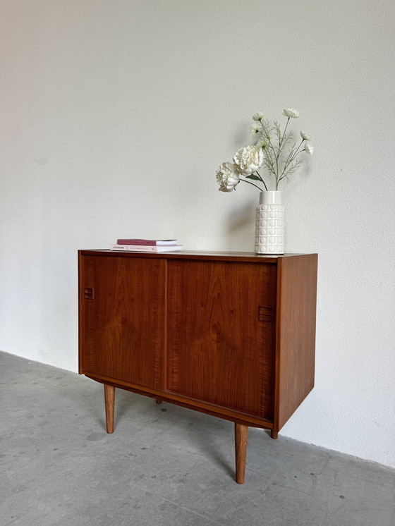 Image 1 of Buffet vintage à portes coulissantes