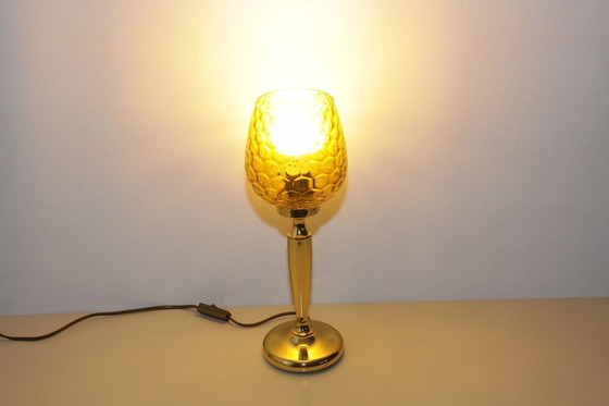 Image 1 of Tafellamp messing glazen kap kelkvorm bruin jaren 80 J Vintage