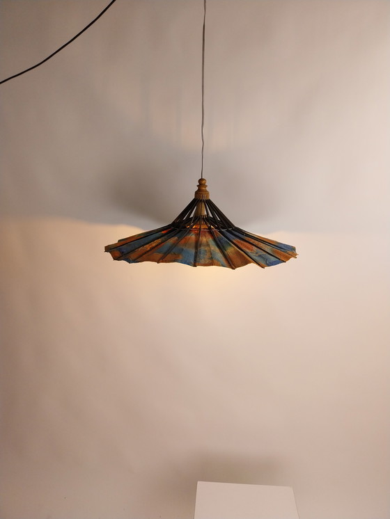 Image 1 of 1 x oosterse parasol hanglamp met bloemmotief en zilveren garnalen 1960's