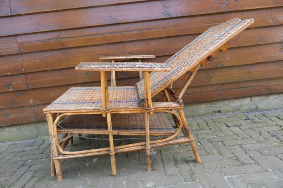 Image 1 of prachtige antieke Franse lounge ligstoel, gemaakt van rotan en bamboe