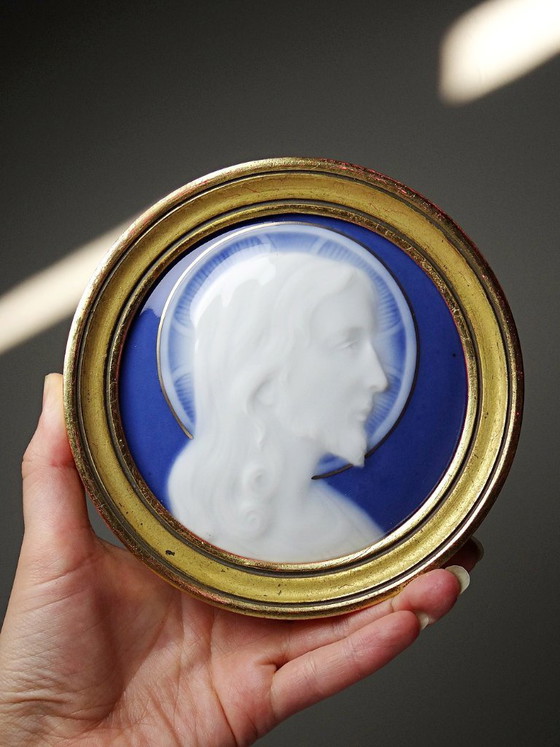 Image 1 of Par de medallones religiosos de porcelana de Limoges, circa 1900-1930.