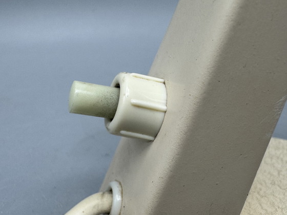 Image 1 of Lampe de table vintage avec abat-jour rose et bouton lumineux