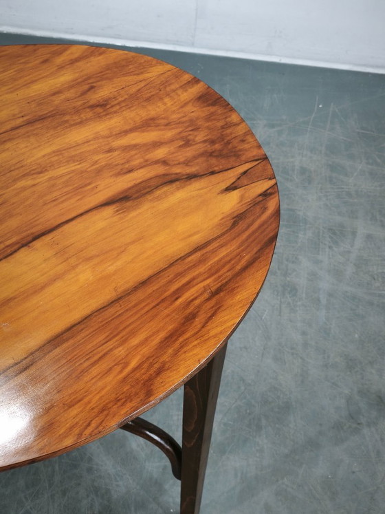 Image 1 of Thonet nr. 207 ovale tafel van gebogen hout, vervaardigd door Mazowia, Polen, jaren 1910.