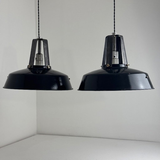 Paar Vintage-Industrie-Hängeleuchten aus emailliertem „Mazda“-Design, 35 cm