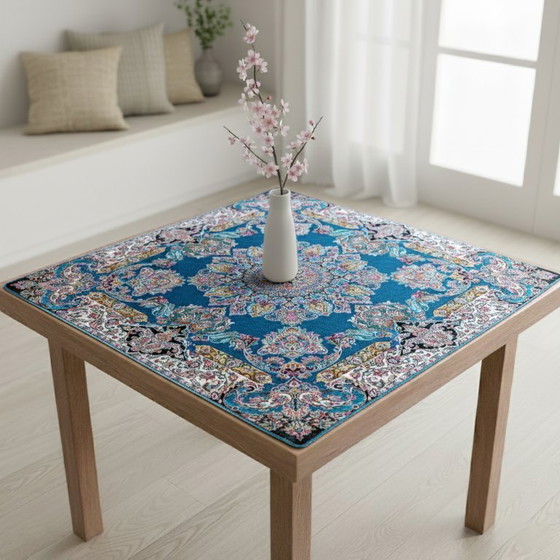 Image 1 of Oosters handgemaakt tafelkleed, zeer fijn vervaardigd uit zijden draden, 100 x 100 cm