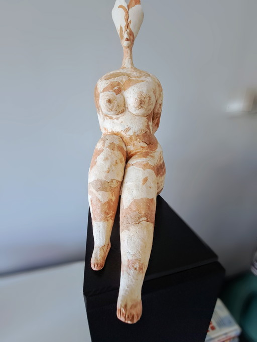 Sculpture de femme pleine