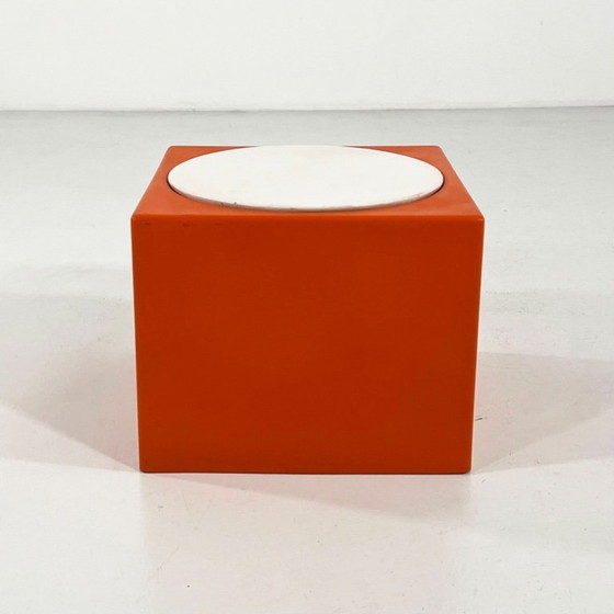 Image 1 of Oranje en witte kubusvormige kruk Il Kubile van MIM Roma, jaren 70