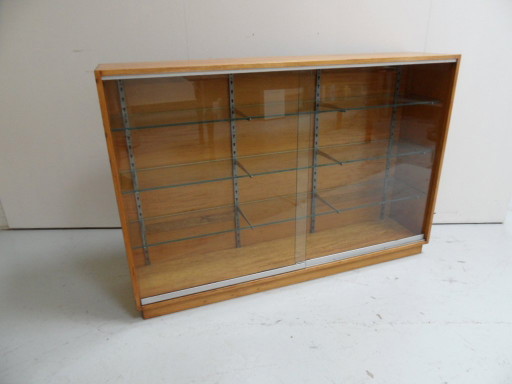 Vintage winkelkast vitrinekast