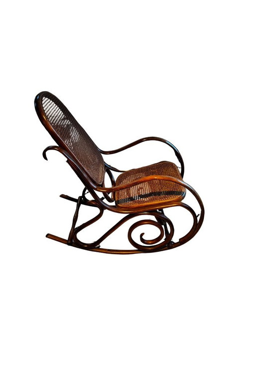 Image 1 of Sedia a dondolo in legno vintage | stile Thonet