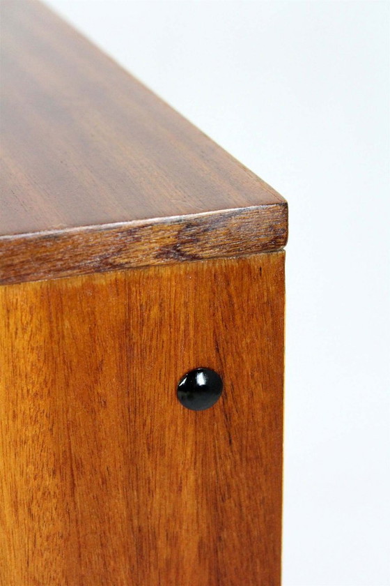 Image 1 of Tables de chevet en acajou tchécoslovaque de style moderne du milieu du XXe siècle, par Up Závody, années 1970, lot de 2