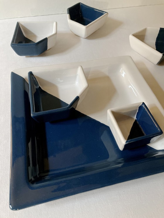 Image 1 of Blauw-wit handbeschilderd keramisch serveerblad of borrelplank.
