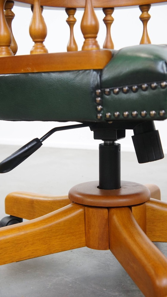 Image 1 of Sedia da ufficio Chesterfield classica e intramontabile, verde, realizzata in pelle di mucca su ruote