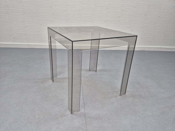 Kartell Jolly, tavolino in acrilico grigio fumo. – Tavolini, Plexiglass (photo 7 of 7)