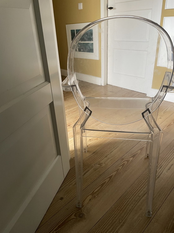 Set van 2 originele Kartell 'Louis Ghost' fauteuils van Philippe Starck – Eetkamerstoelen, Plastic, Plexiglass (photo 3 of 6)